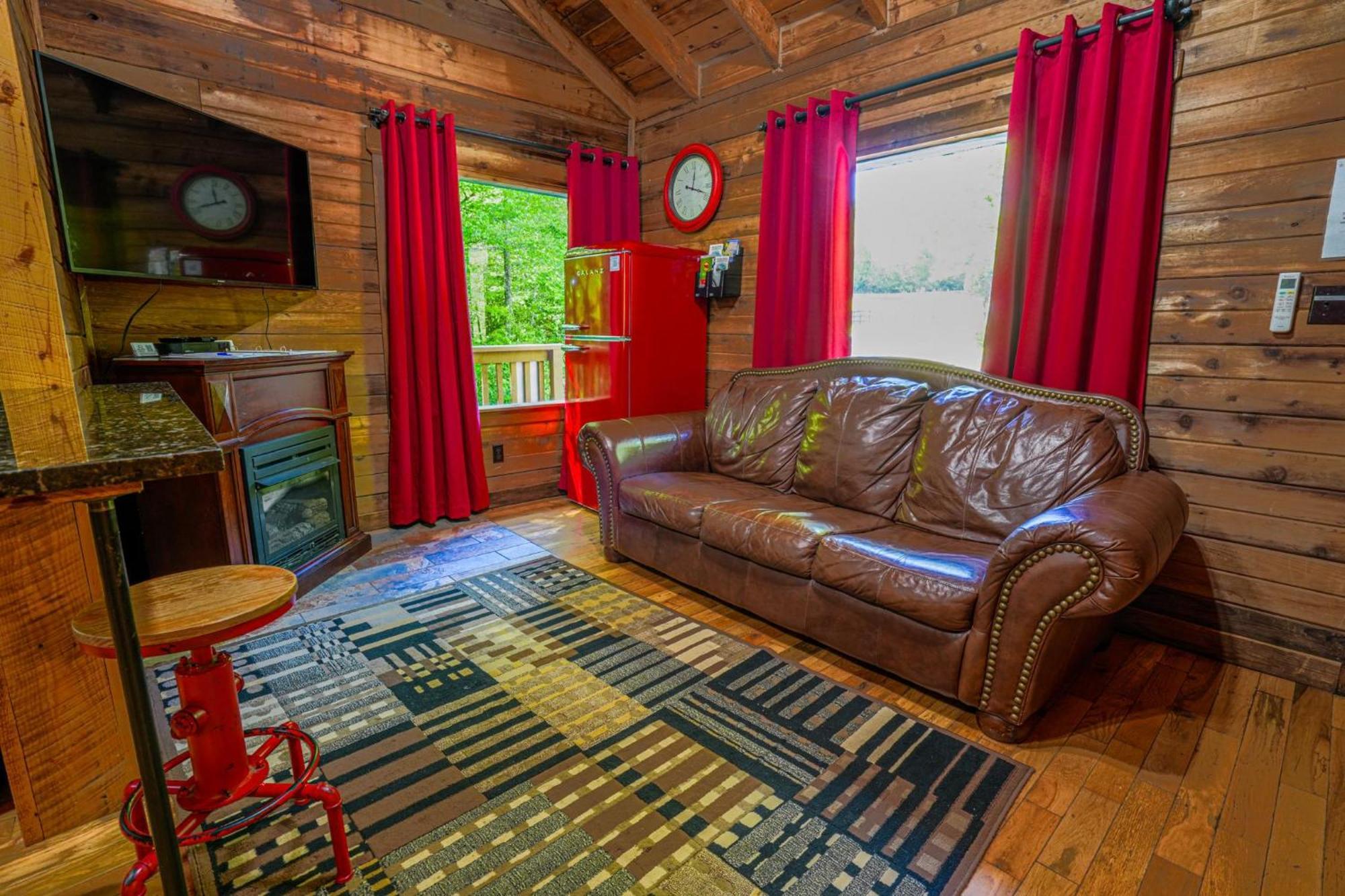 The Big Little Cabin - Hot Tub & Playground Dahlonega Exterior foto